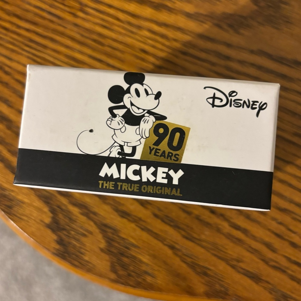 🧚🏻🧚🏻Collectible Disney 90th Anniversary Bangle Bracelet🧚🏻🧚🏻 - Picture 2 of 3